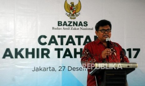 Deputi Badan Amil Zakat Nasional (Baznas) Arifin Purwakananta saat memberikan pemaparan pada kegiatan Catatan Akhir Tahun Baznas 2017 di Kantor Baznas, Sudirman, Jakarta, Rabu (27/12).