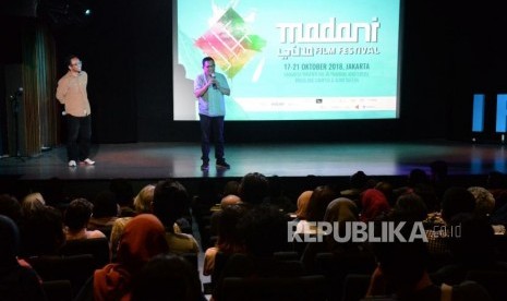 Sutradara Garin Nugroho memberikan penjelasan tentang film singkat yang dibuat khusus dalam penutupan Madani Film Festival 2018 di Institut Francais Indonesia (IFI), Jakarta, Ahad (21/10) malam.