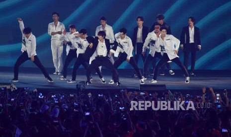 Grup K-pop Super Junior. Momen lucu terjadi di antara 2 member Super Junior yakni Eunhyuk dan Ryeowook.