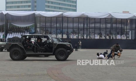 Penampilan demo langsung menggunakan alutista buatan Indonesia dalam  Indo Defence  (ilustrasi).