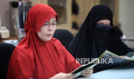 Peserta mengikuti materi 30 Menit Bisa Membaca Al Quran bersama Ustadz Achmad Faridz Hasan di Kantor Republika, Jakarta, Sabtu (24/11).