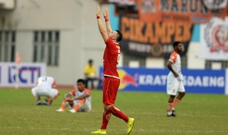 Pesepak bola Persija Jakarta Marko Simic (tengah) meluapkan kegembiraan usai timnya menang melawan Borneo FC dalam pertandingan semifinal leg pertama Piala Indonesia di Stadion Wibawa Mukti, Cikarang, Kabupaten Bekasi, Jawa Barat, Sabtu (29/6/2019).