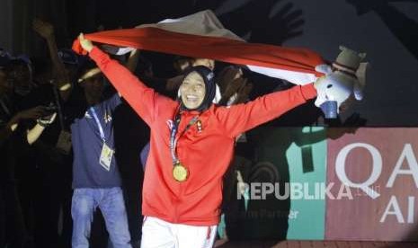  Gold from Wall Climbing. Indonesian wall climbers Aries Susanti Rahayu ran to the audience after the medal ceremony at the climbing wall of the Asian Games 2018 women's speed number at Jakabaring Sports Complex, South Sumatra, on Thursday (August 23) night.