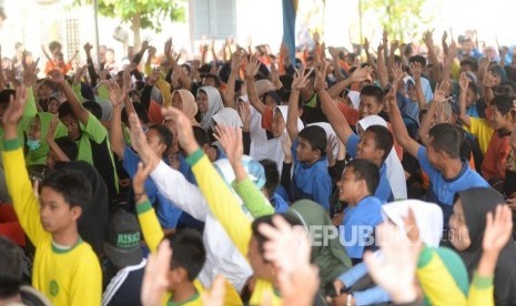 Dongeng Untuk Anak Disabilitas. Anak-anak penyandang disabilitas mendengarkan dongeng di Museum Benteng Vredeburg, Yogyakarta, Kamis (19/9/2019).