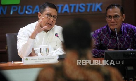 Menteri Agama Lukman Hakim Saifuddin (kiri) 