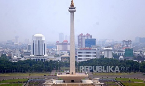 Suasana kawasan Monas terlihat dari salah satu gedung di Jakarta, Kamis (2/11).