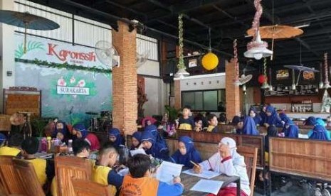  Sebanyak 87 siswa kelas V SD Muhammadiyah Program Khusus Kottabarat Surakarta mengikuti kegiatan Evaluasi dan Refleksi (EDR) yang berlangsung di Resto Karonsih Solo, Selasa (24/09/19). Istimewa