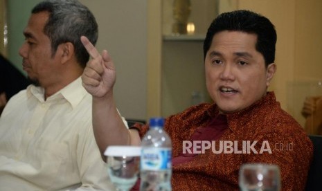 Ketua Tim Kampanye Nasional (TKN) Joko Widodo-Ma'ruf Amin, Erick Thohir memberikan paparan saat berkunjung ke kantor Republika, Jakarta, Rabu (30/1).