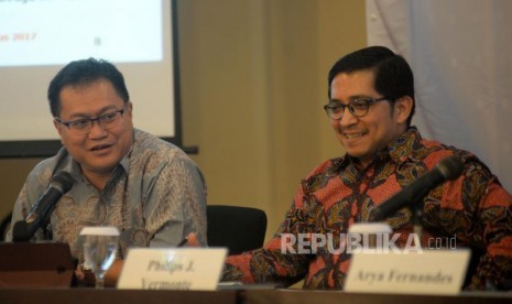 Ketua Departemen Ekonomi CSIS Yose Rizal Damuri (kiri) 