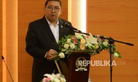 Wakil Ketua DPR Fadli Zon memberikan keynote speech pada seminar di kompleks Parlemen Senayan, Jakarta, Selasa (3/9).