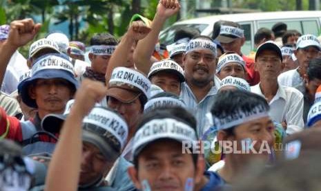 Sejumlah pegawai honorer melakukan aksi unjuk rasa (ilustrasi)