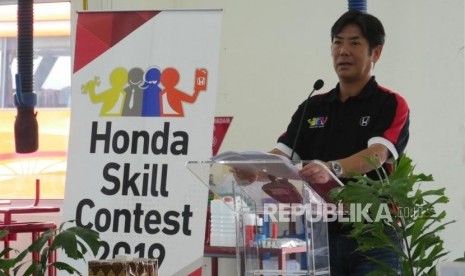 President Director PT Honda Prospect Motor (HPM) Takehiro Watanabe menyampaikan kata sambutannya pada acara pembukaan final “Honda Skill Contest 2019” di Jakarta, Ahad (17/2).