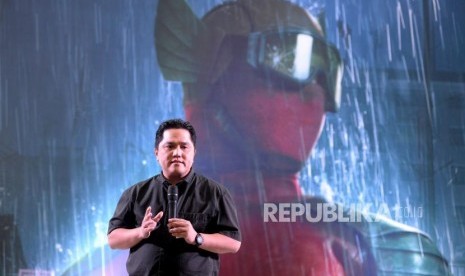 Executive Produser Bumilangit Entertainment Erick Thohir memberikan sambutan dalam peluncuran jagat sinema Bumilangit Jilid 1 di Plaza Senayan, Jakarta, Ahad (18/8).