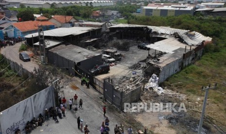 Kondisi suasana pasca ledakan di pabrik produksi kembang api, Jalan Salembaran, Desa Belimbing, Kecamatan Kosambi Kabupaten Tangerang, Banten, Jumat (27/10).