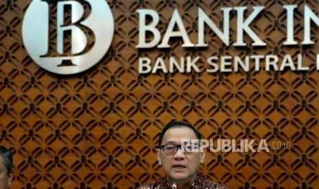 Perkembangan Perekoomian Indonesia. Gubenur Bank Indonesia Agus Martowardojo memberikan paparan saat konferensi pers Perkembangan Ekonomi Terkini, Prospek dan Arah Kebijakan BI di Gedung Bank Indonesia, Jakarta, Kamis (28/12).