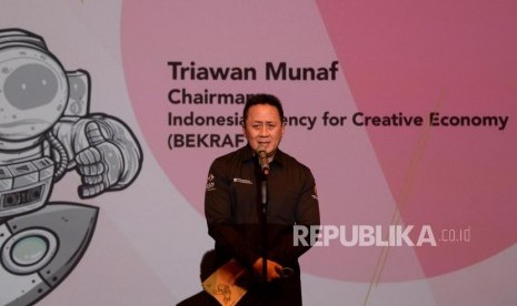 Triawan Munaf. Praktisi pariwisata menilai pemerintah sebaiknya mengkaji usulan pencabutan dokumen izin masuk sementara yang diberikan oleh Pemerintah Indonesia kepada warga asing (visa on arrival/VoA) bagi wisatawan asal Rusia dan Ukraina.