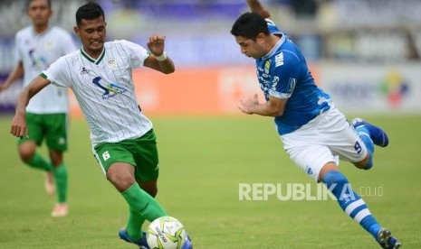 Winger Persib Bandung Esteban Vizcarra (kanan).