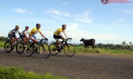 17 Jam Bersepeda Kelilingi Pulau Lombok