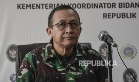 Keterangan Pers Menkopolhukam.  Kapuspen TNI Mayjen Sisriadi saat memberikan keterangan pers tentang situasi keamanan terkait penetapan hasil rekapitulasi Pemilu 2019, di Gedung Kemenko Polhukam, jakarta Pusat, Selasa (21/5).