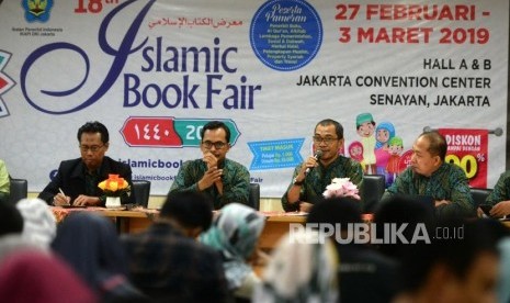 Jelang Gelaran IIBF 2019. Wakil Ketua Panitia IBF 2019, Syahruddin El Fikri (kedua kanan) menyampaikan paparan saat technical meeting International Islamic Book Fair (IIBF) 2019 di Jakarta, Rabu (30/1/2019).