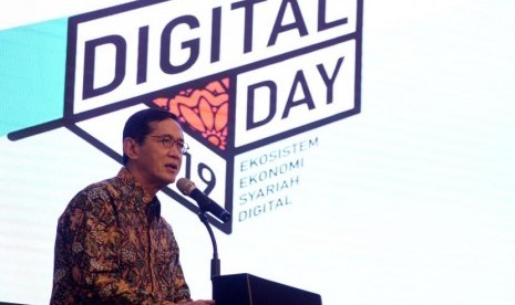 Direktur Eksekutif Komite Nasional Keuangan Syariah (KNKS) Ventje Rahardjo memberikan kata penutup pada acara Islamic Digital Day 2019 di Jakarta, Senin (16/9).