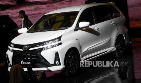 Tampilan baru Toyota New Veloz dipamerkan pada peluncuran New Avanza dan New Veloz 2019 di Jakarta, Selasa (15/1).