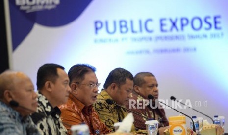 Kenaikan Laba Bersih. Direktur Utama PT Taspen Iqbal Latanro (tengah) bersama jajaran direksi menyampaikan laporan paparan publik PT Taspen, di Jakarta, Senin (12/2).