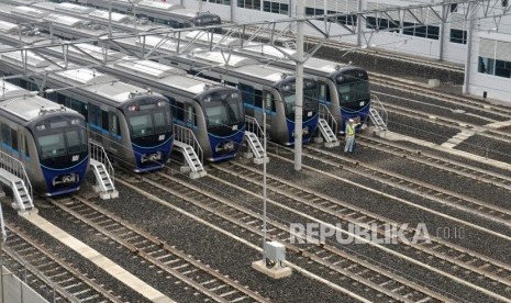 Rencana Beroperasi Maret 2019. Moda Raya Terpadu (MRT) saat ujicoba dari Stasiun Bundaran HI ke Stasiun Lebak Bulus, Jakarta, Rabu (20/2/2019).