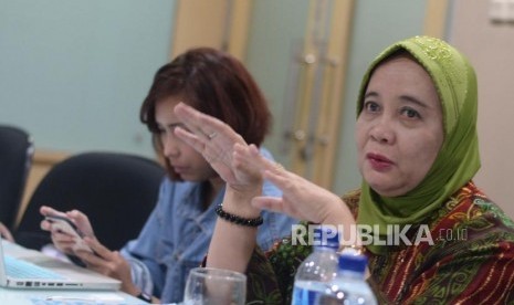 Direktur Eksekutif DNA, Rina Novita saat  memberikan pemaparan terkaiat DNA Production saat mengunjungi Republika di Jakarta, Kamis (27/12).