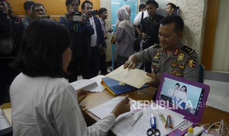 Staf Ahli Kapolri, Irjen Ike Edwin saat melakukan registrasi antrean pendaftaran calon pimpinan KPK di Gedung I Sekretariat Negara, Jakarta, Kamis (4/7/2019) lalu.