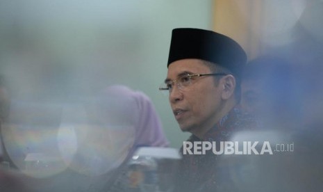 Tokoh Nasional yang juga Gubernur NTB Muhammad Zainul Majdi atau Tuan Guru Bajang (TGB) menyampikan paparannya saat berkunjung ke Kantor Republika, Jakarta, Selasa (17/7).