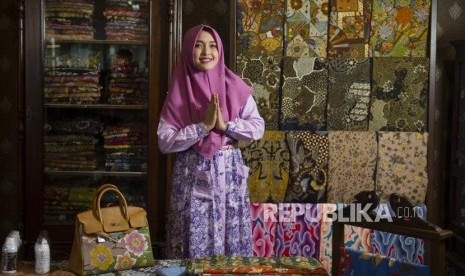 Pemilik BT Batik Trusmi, Sally Giovanny