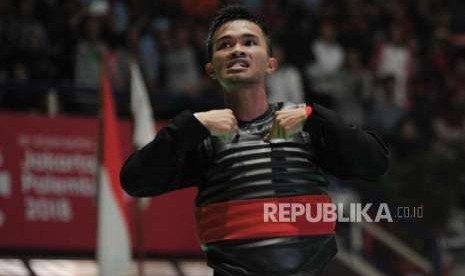 Pesilat Indonesia Abdul Malik (pita merah) meluapkan emosinya seusai bertanding melawan pesilat Vietnam Dinh Tuan Nguyen pada babar penyisihan cabang pencak silat putra kelas B 50-55 kg Asian Games 2018 di Padepokan Pencak Silat TMII, Jakarta, Kamis (23/8).