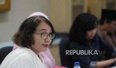 Polemik RUU PKS. Komisioner Komnas Perempuan Magdalena Sitorus menyampaikan paparan saat kunjungan ke Republika, Jakarta, Rabu (20/3/2019).