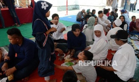 Seorang warga binaan saat bersilaturahim bersama keluarganya di Lapas Paledang, Bogor(ilustras). Sebanyak 534 narapidana dari 650 narapidana di lembaga Kelas IIA pemasyaratan (Lapas) Paledang Kota Bogor mendapatkan pengurangan masa hukuman atau remisi dari Kementerian Hukum dan HAM RI dalam rangka peringatan Hari Ulang Tahun (HUT) ke-75 RI.