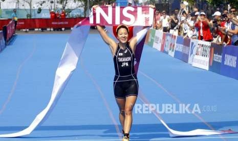 Triathlon Gagal Tambah Medali. Atlet Jepang Yuka Takahashi finish pertama pada cabang Triathlon nomor Putri Asian Games 2018 di Komplek Olahraga Jakabaring, Palembang, Jumat (31/8).