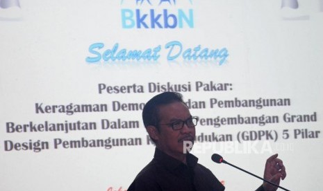 Kepala Badan Kependudukan dan Keluarga Berencana Nasional (BKKBN) Hasto Wardoyo memberikan sambutan pada acara diskusi pakar di Kantor BKKBN, Jakarta, Rabu (28/8).