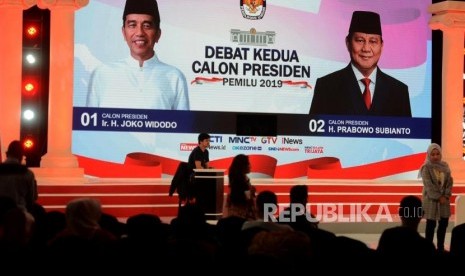 Suasana gladi kotor debat kedua Pilpres 2019 di Ballroom Hotel Sultan, Senayan, Jakarta, Sabtu (16/2).