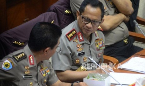 Kapolri Jenderal Pol Tito Karnavian saat mengikuti rapat kerja dengan Komisi III DPR di Kompleks Parlemen Senayan, Jakarta, Rabu (14/3).