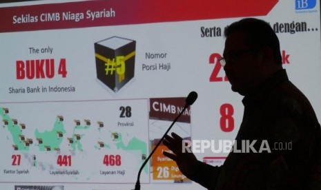 Direktur Syariah Banking CIMB Niaga Pandji P Djajanegara, sedang menampaikan paparannya pada acara Diskusi Bersama CIMB Niaga Syariah di Jakarta, Rabu (27/3).