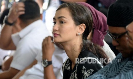 Atiqah Hasiholan Terlibat di Serial Scandal Vidio