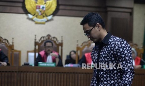 Terdakwa kasus suap dan gratifikasi terkait proyek-proyek di Dinas Pekerjaan Umum dan Perumahan Rakyat (PUPR) Provinsi Jambi, Zumi Zola  menjalani  sidang  dengan yang beragendakan putusan  di Pengadilan Tindak Pidana Korupsi (Tipikor), Jakarta, Kamis (6/12).