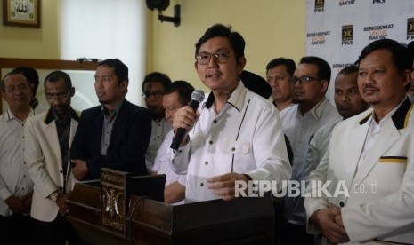 Penetapan Mitra Koalisi Pilpres. Sekjen DPP PKS Mustafa Kamal (tengah)  bersama jajaran ketua Umum DPW PKS memberikan konferensi pers Rapimnas 2018 di Jakarta, Senin (23/7).