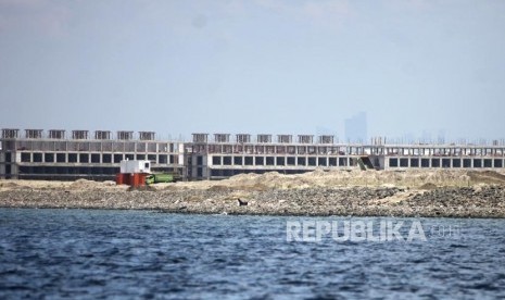 Suasana proyek reklamasi Pulau D di Teluk Jakarta, Kamis (15/3).