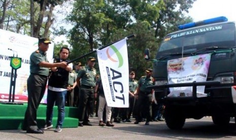 ACT Jabar dan Pangdam Siliwangi Distribusikan 700 Kambing Kurban untuk Jabar