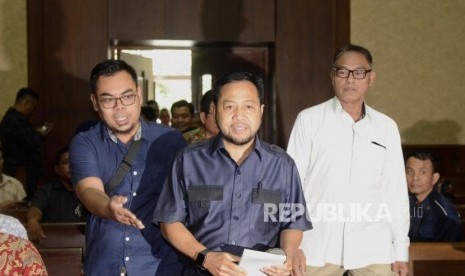 Terpidana kasus E-KTP Setya Novanto bersiap menjadi saksi pada sidang lanjutan kasus dugaan suap proyek PLTU Riau-1, dengan terdakwa mantan Dirut PLN Sofyan Basir di Pengadilan Tipikor, Jakarta, Senin (12/8).