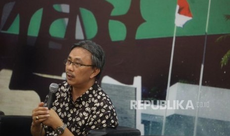  Koordinator Komite Pemilih Indonesia Jeirry Sumampow mengkritisi putusan PN Jakpus terkait jadwal pemilu 2024.