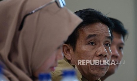 Kepala Seksi Penyelesain Sengketa Dinas Perumahan Rakyat dan Kawasan Permukiman DKI Jakarta Jani Manan Malau memberikan paparan saat berkunjung ke Kantor Republika, Jakarta, Senin (4/3).