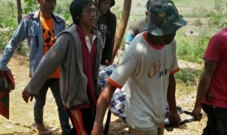  Saepullah (57 tahun), warga Kampung Paseban, Desa Hegarmanah, Kecamatan Sukaluyu, Kabupaten Cianjur, ditemukan meninggal dunia di pinggir Waduk Cirata, pada Selasa (1/10/2019). Pemancing ini diduga terkena serangan jantung.