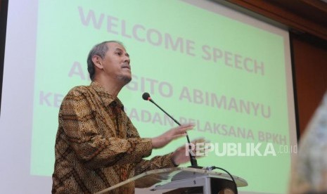 Memaparkan.  Ketua badan pelaksana BPKH Anggito Abimanyu  memberikan sambutan dalam FGD  investasi keuangan haji  di perbankan syariah, Jakarta, Selasa(28/11).